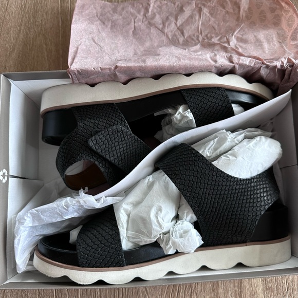 Franco Sarto India Platform Wedge Leather Velcro Sandal Black Embossed Snake 10 - Picture 12 of 16